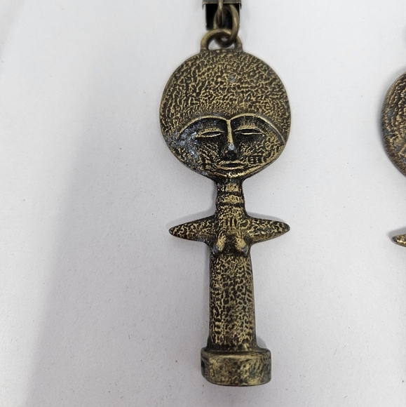 African Brass Corner Table Cloth Holders Women Face & Figure Set Of 4 Vintage - Picture 2 of 10